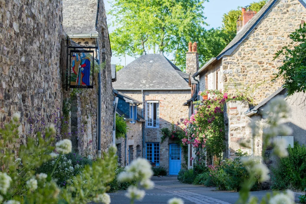 Rue Jean de Bueil à Sainte-Suzanne