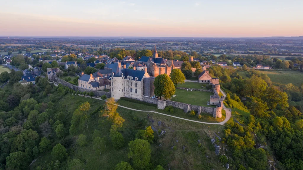 Vue du Tertre Ganne en drone, Sainte-Suzanne