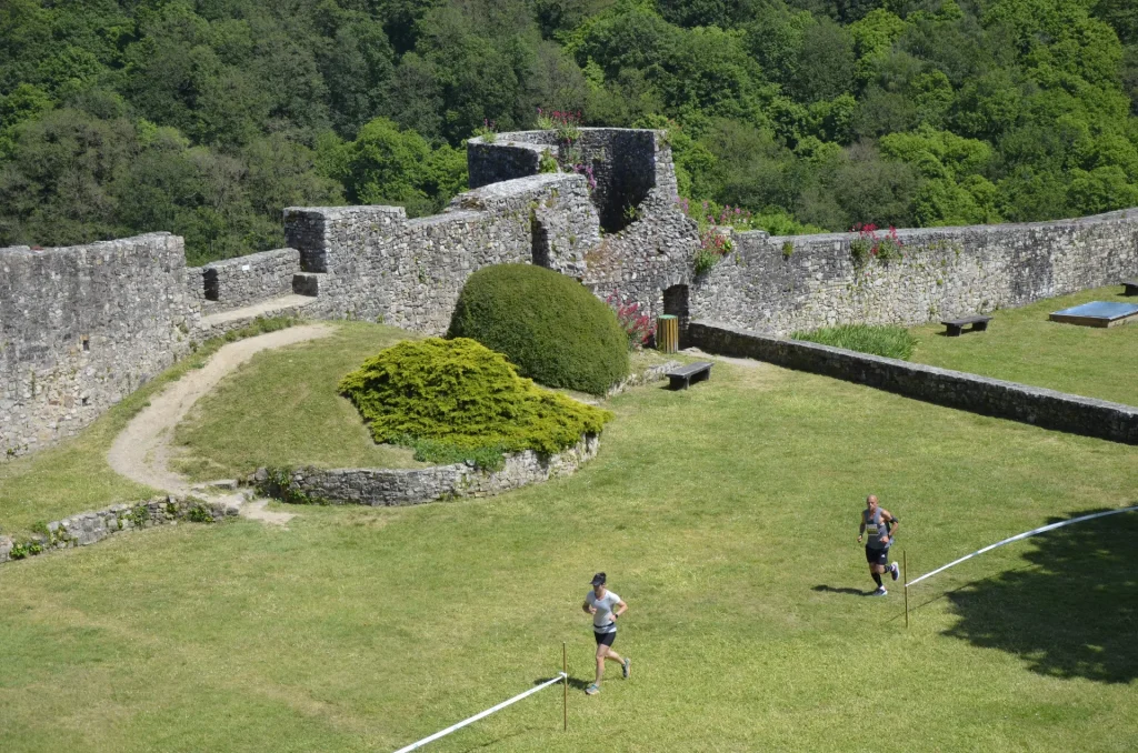 6 heures de Sainte-Suzanne, dans la cour du château