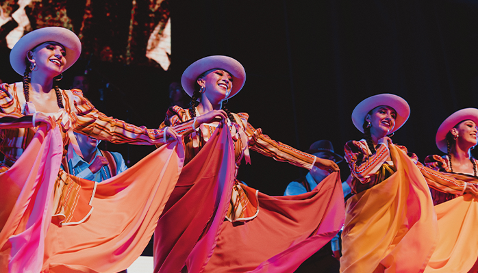 Femmes danses folkloriques