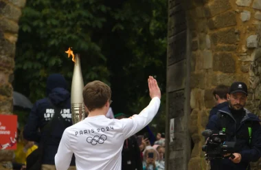 Le passage de la flamme olympique à Sainte-Suzanne