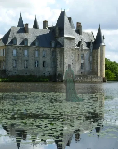 Le Fantôme de la Dame Verte : Légende Mystérieuse du Château de Rocher à Mézangers