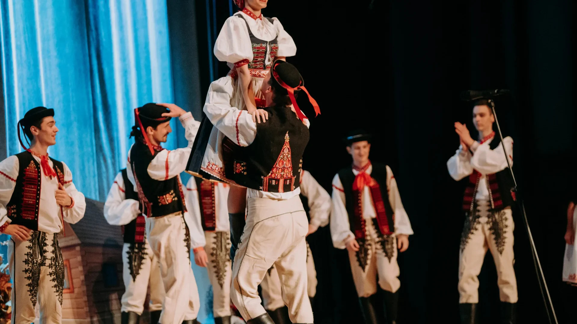 Danseurs, costumes traditionnels