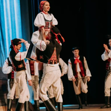 Danseurs, costumes traditionnels