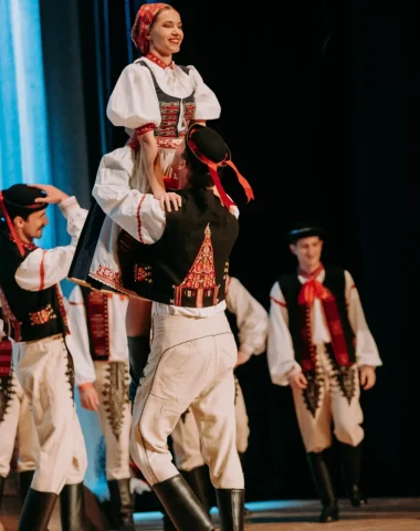 Danseurs, costumes traditionnels