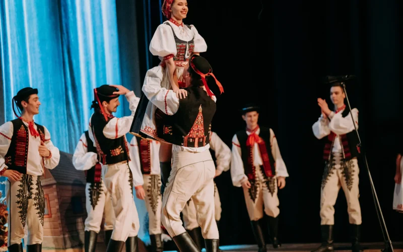 Danseurs, costumes traditionnels