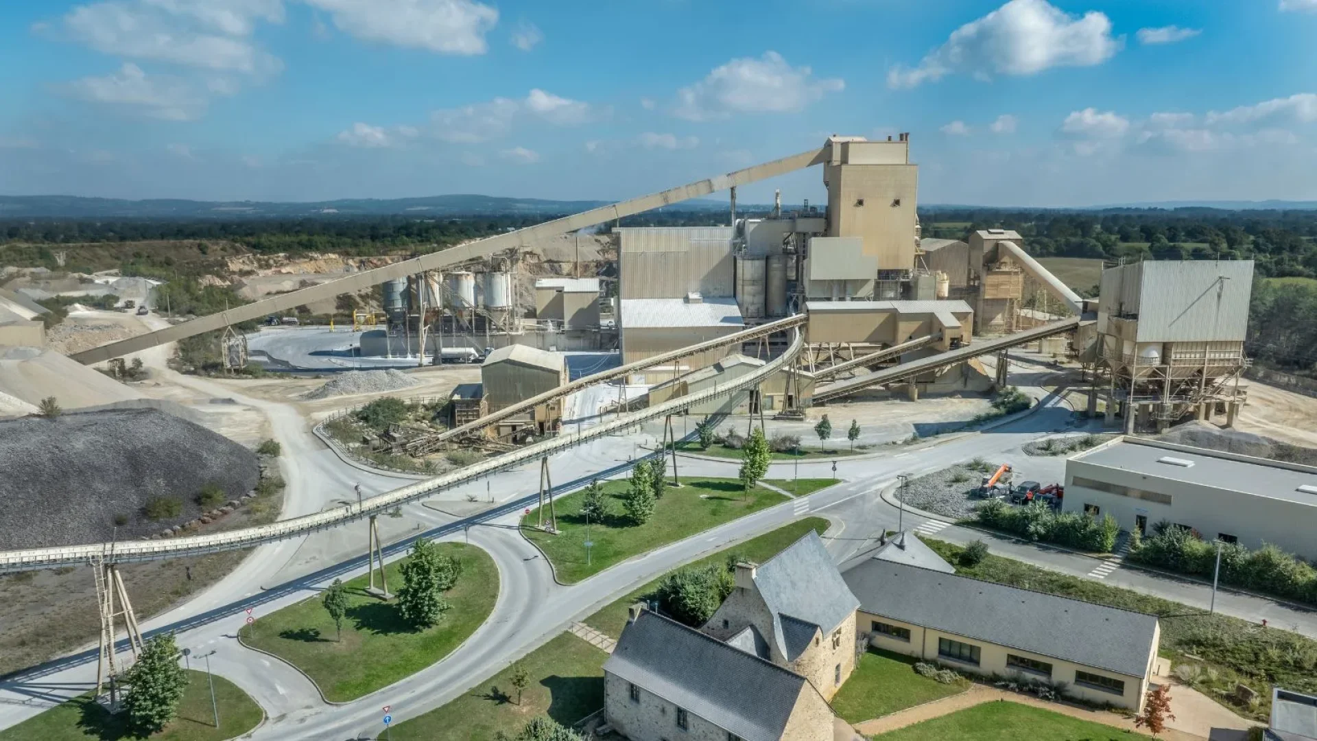 Les carrières de chaux et dolomie à Neau en Mayenne