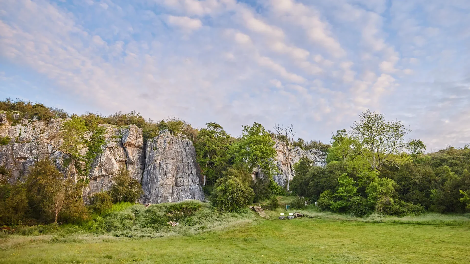 Vallée des grottes de Saulges en Mayenne dans les Coëvrons