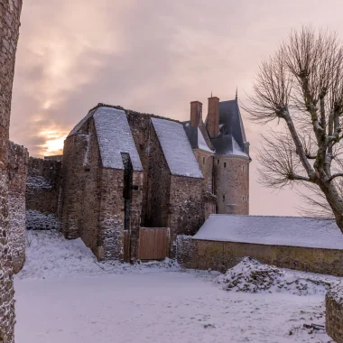 Château de Sainte-Suzanne sous la neige