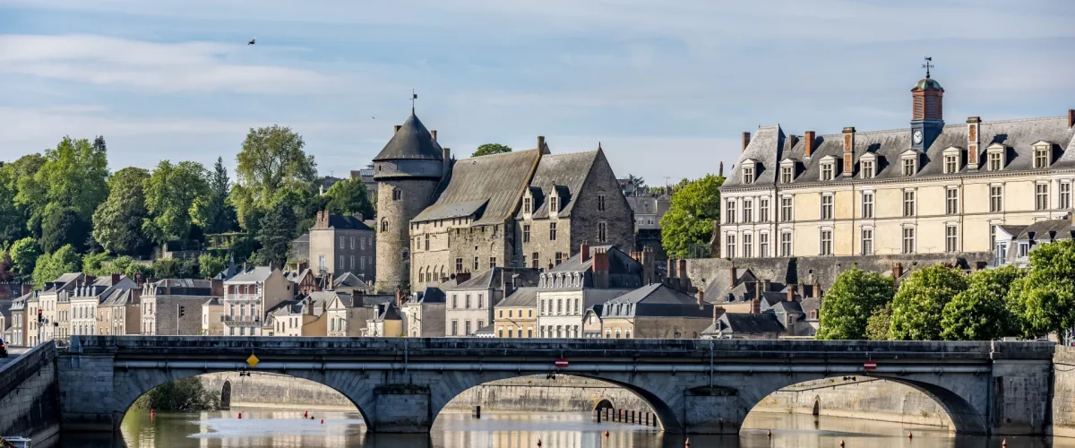Le Vieux Pont à Laval