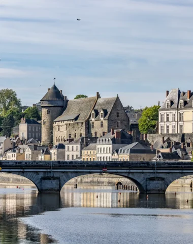 Le Vieux Pont à Laval