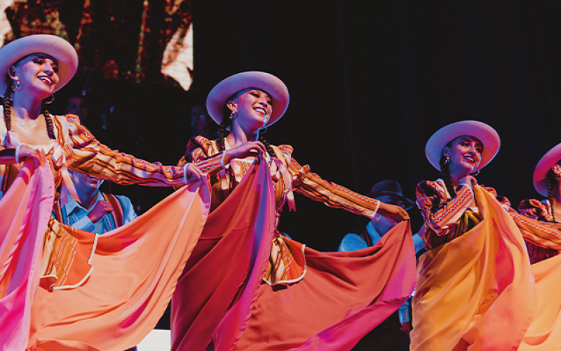 Femmes danses folkloriques