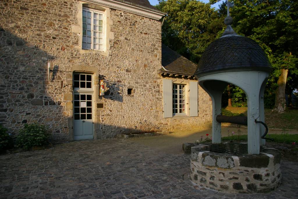 La bibliothèque Christiane Ligot - Mairie de Sainte-Suzanne-et-Chammes